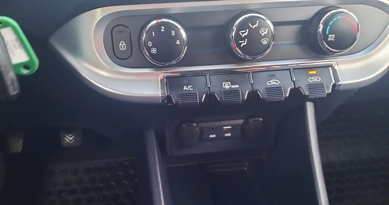 Kia Rio cena 31900 przebieg: 99137, rok produkcji 2015 z Krośniewice małe 436